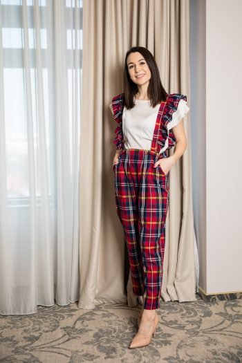 Pantaloni cu bretele dama